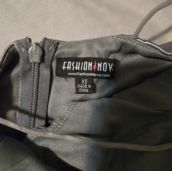 Satin low v dress - Picture 4 of 4